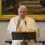 Papa: Mafije se, iskorištavajući pandemiju, obogaćuju preko korupcije